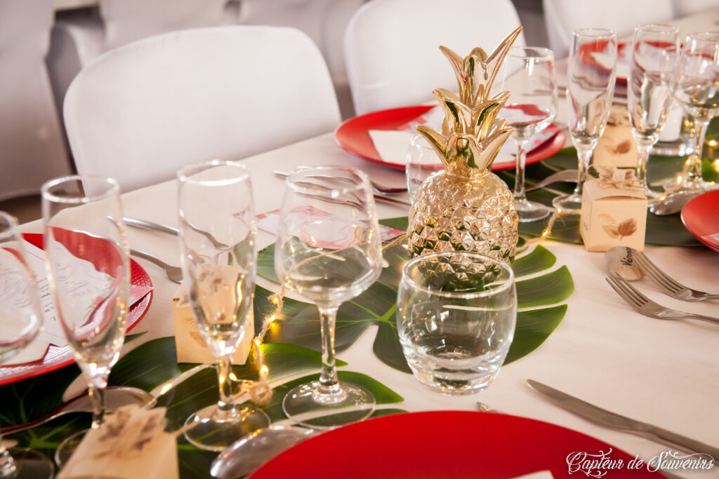 Location de feuille monstera en plastique pour votre mariage en Vendée